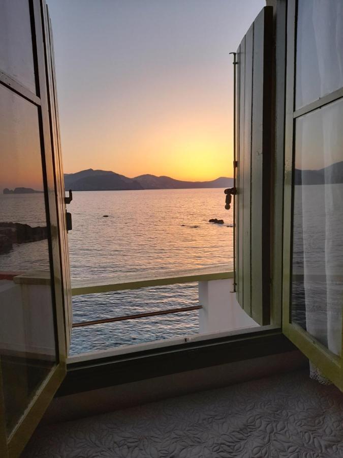 Milos By The Sea - Eco House Plaka  Ngoại thất bức ảnh